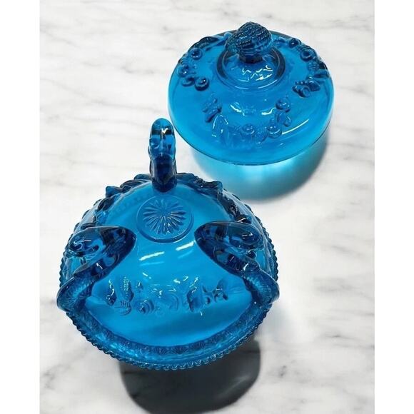 WESTMORELAND ARGONAUT SHELL & DOLPHIN TEAL BlueFOOTED GLASS CANDY DISH W/ Lid - Picture 5 of 15